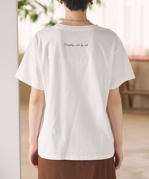 FREAK'S STORE(フリークスストア)の「フォト ロゴTシャツ/グラフィックTシャツ(Tシャツ/カットソー・レディース・チャコールグレー/ベージュ/オフホワイト・フリ-)」の5枚目の写真