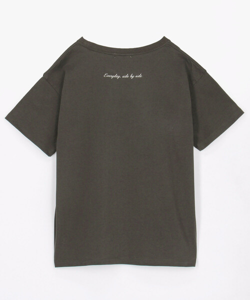 FREAK'S STORE(フリークスストア)の「フォト ロゴTシャツ/グラフィックTシャツ(Tシャツ/カットソー・レディース・チャコールグレー/ベージュ/オフホワイト・フリ-)」の6枚目の写真