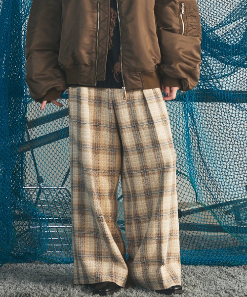 MAISON SPECIAL(メゾンスペシャル)の「《UNISEX》【Italian Dead Stock Fabric】Two-Tuck Prime-Wide Trousers/【イタリアンデッドストックファブリック】2タックプライムワイドスラックス【MAISON SPECIAL/メゾンスペシャル】■セットアップ対応■(スラックス・メンズ・ブラウン/ベージュ/ブラック/ダークネイビー/グレイッシュベージュ/グレー・1/0/2)」の1枚目の写真