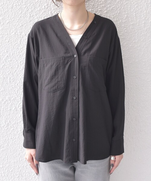 SHIPS Colors（シップス カラーズ）の「SHIPS Colors:〈手洗い可能〉ワッシャー Vネック ポケット シャツ 2（シャツ/ブラウス・レディース・オフホワイト/ブラウン/ワイン/ブラック・ONE SIZE）」の17枚目の写真