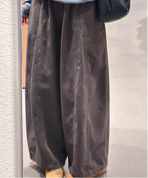 &soiree(アンドソワレ)の「センター切り替えカーブワイドパンツ(その他パンツ・レディース・チャコール/ベージュ/ホワイト/ダークブラウン・MEDIUM/SMALL/X-LARGE/LARGE)」の3枚目の写真