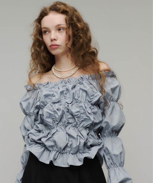Su1.(スイ)の「【Su1.】オフショルダーシャーリングトップス(Tシャツ/カットソー・レディース・クリーム/グレイッシュブルー/ブラック・FREE)」の11枚目の写真