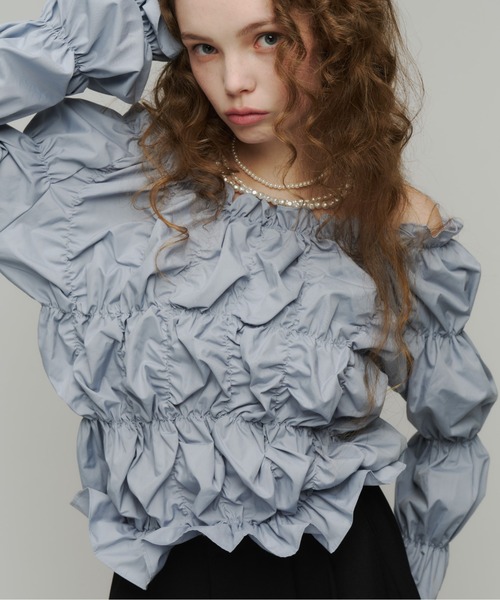 Su1.(スイ)の「【Su1.】オフショルダーシャーリングトップス(Tシャツ/カットソー・レディース・クリーム/グレイッシュブルー/ブラック・FREE)」の18枚目の写真