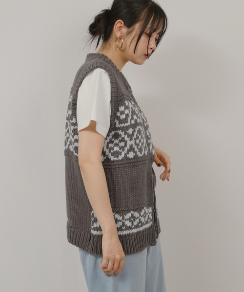 palm RICHE（ポームリシュ）の「チャンキーヤーンニットベスト（ベスト・レディース・チャコールグレー/アイボリー/ミント・M）」の21枚目の写真