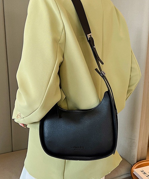 TONE SELECT GOODS(トーンセレクトグッズ)の「urbanfemine./シンプル コンパクト ショルダーバッグ U7662(ショルダーバッグ・レディース・ブラウン/ダークブラウン/ブラック/ホワイト・FREE)」の2枚目の写真
