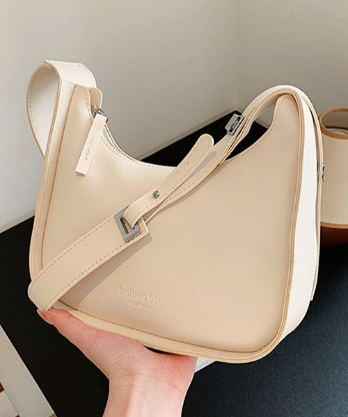 TONE SELECT GOODS(トーンセレクトグッズ)の「urbanfemine./シンプル コンパクト ショルダーバッグ U7662(ショルダーバッグ・レディース・ブラウン/ダークブラウン/ブラック/ホワイト・FREE)」の5枚目の写真