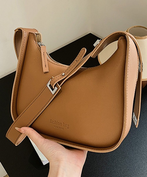 TONE SELECT GOODS(トーンセレクトグッズ)の「urbanfemine./シンプル コンパクト ショルダーバッグ U7662(ショルダーバッグ・レディース・ブラウン/ダークブラウン/ブラック/ホワイト・FREE)」の6枚目の写真