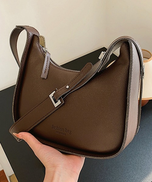 TONE SELECT GOODS(トーンセレクトグッズ)の「urbanfemine./シンプル コンパクト ショルダーバッグ U7662(ショルダーバッグ・レディース・ブラウン/ダークブラウン/ブラック/ホワイト・FREE)」の7枚目の写真