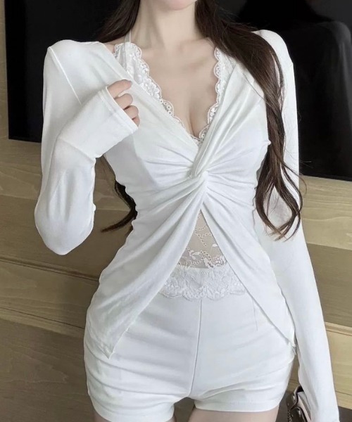 NANEA(ナネア)の「レースキャミレイヤード風トップス(Tシャツ/カットソー・レディース・ブラック/ホワイト/グレー/チャコールグレー・フリー)」の6枚目の写真