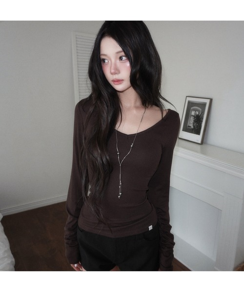 modimood（モディムード）の「MOMU [MADE] 袖シャーリング華奢見えディープＶネックTシャツ（Tシャツ/カットソー・レディース・ブラウン/グレー/ホワイト・2/1）」の15枚目の写真