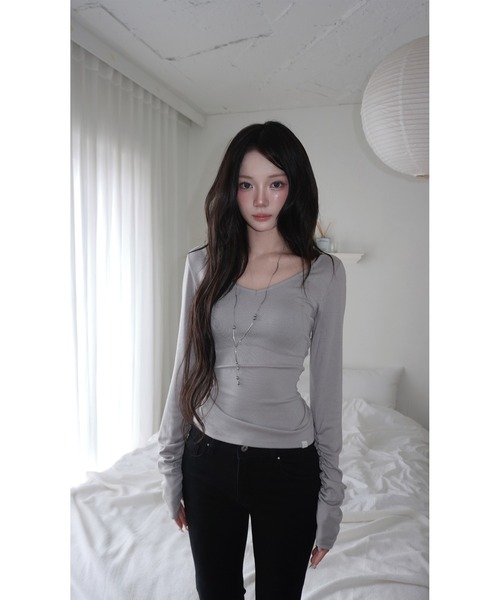 modimood（モディムード）の「MOMU [MADE] 袖シャーリング華奢見えディープＶネックTシャツ（Tシャツ/カットソー・レディース・ブラウン/グレー/ホワイト・2/1）」の7枚目の写真
