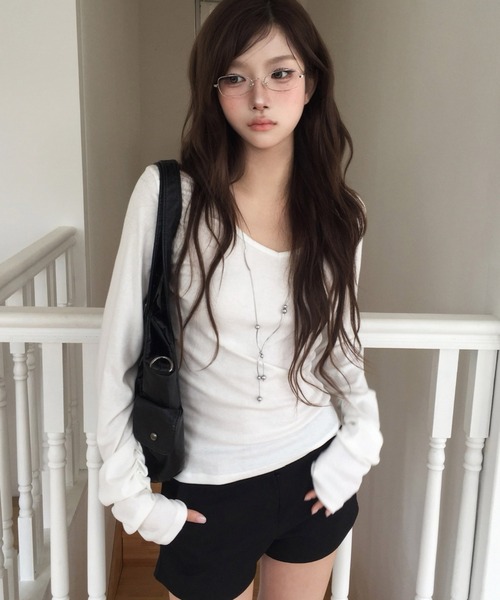 modimood（モディムード）の「MOMU [MADE] 袖シャーリング華奢見えディープＶネックTシャツ（Tシャツ/カットソー・レディース・ブラウン/グレー/ホワイト・2/1）」の8枚目の写真