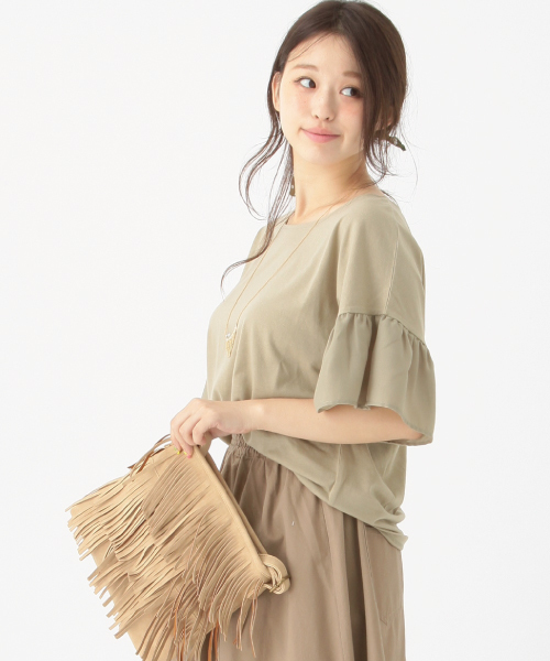 earth music&ecology(アースミュージックアンドエコロジー)の「フレアスリーブプルオーバー(Tシャツ/カットソー・レディース・カーキ/ネイビー/オフホワイト/LT.Gray・FREE)」の2枚目の写真