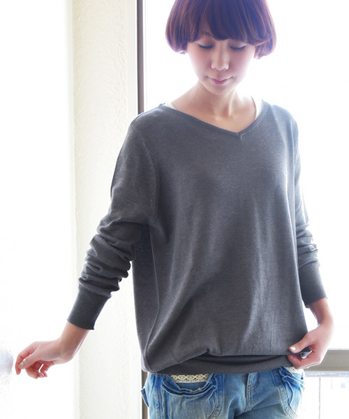and it_（アンドイット）の「シンプルロングゆったりコットンニット【綿ニット】（ニット/セーター・レディース・オフホワイト/杢グレー/ブラック/ネイビー/グレイッシュベージュ/バーガンディー/ダークグリーン/ロイヤルブルー/マスタード/ブルー・M-L/4L～5L/LL～3L）」の5枚目の写真