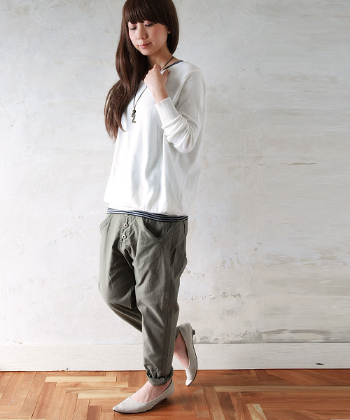 and it_（アンドイット）の「シンプルロングゆったりコットンニット【綿ニット】（ニット/セーター・レディース・オフホワイト/杢グレー/ブラック/ネイビー/グレイッシュベージュ/バーガンディー/ダークグリーン/ロイヤルブルー/マスタード/ブルー・M-L/4L～5L/LL～3L）」の3枚目の写真