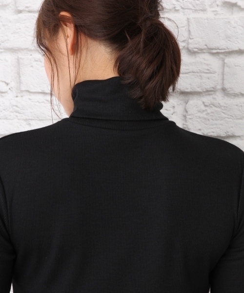 LEPSIM(レプシィム)の「リブタートルインナーLS 728194(Tシャツ/カットソー・レディース・ブラック/オフホワイト/トップグレー・MEDIUM/LARGE)」の10枚目の写真