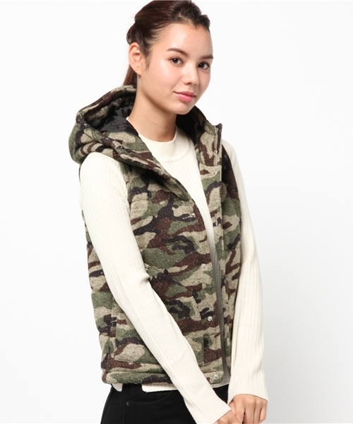 VENCEEXCHANGE（ヴァンスエクスチェンジ）の「ライトスライバー中綿ベスト               （ダウンベスト・レディース・ブラック/オリーブ・MEDIUM）」の2枚目の写真