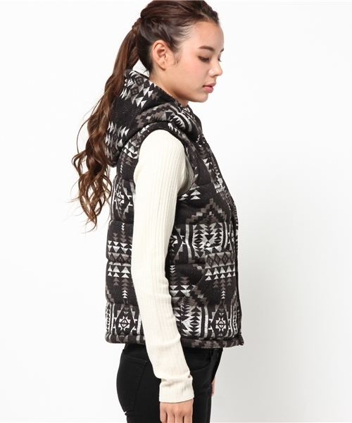 VENCEEXCHANGE（ヴァンスエクスチェンジ）の「ライトスライバー中綿ベスト               （ダウンベスト・レディース・ブラック/オリーブ・MEDIUM）」の7枚目の写真