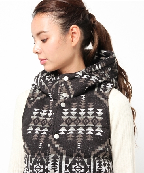 VENCEEXCHANGE（ヴァンスエクスチェンジ）の「ライトスライバー中綿ベスト               （ダウンベスト・レディース・ブラック/オリーブ・MEDIUM）」の9枚目の写真