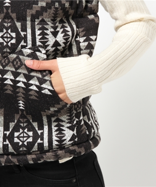 VENCEEXCHANGE（ヴァンスエクスチェンジ）の「ライトスライバー中綿ベスト               （ダウンベスト・レディース・ブラック/オリーブ・MEDIUM）」の10枚目の写真