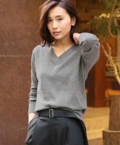 A part by(アパートバイ)の「9GAcNyW VネックPO 736768 (ニット/セーター・レディース・レッド系その他/ホワイト/グレー/ブラック/キャメル/レッド・LARGE/MEDIUM)」の19枚目の写真