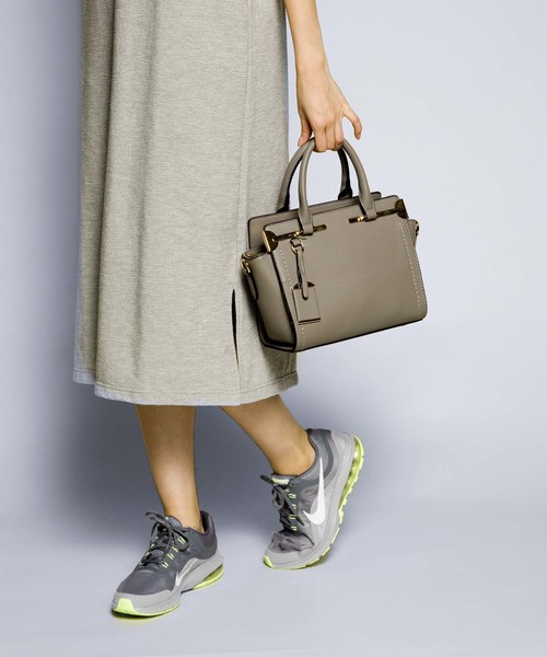 PLAIN CLOTHING（プレーンクロージング）の「メタルパーツハンドバッグ/ショルダーバッグ【PLAIN CLOTHING】（ショルダーバッグ・レディース・グレー/レッド/キャメル/ブラック/アイボリー・FREE）」の4枚目の写真