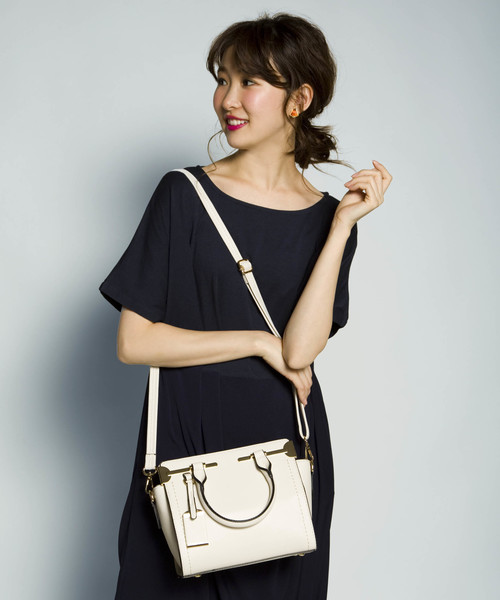 PLAIN CLOTHING（プレーンクロージング）の「メタルパーツハンドバッグ/ショルダーバッグ【PLAIN CLOTHING】（ショルダーバッグ・レディース・グレー/レッド/キャメル/ブラック/アイボリー・FREE）」の19枚目の写真