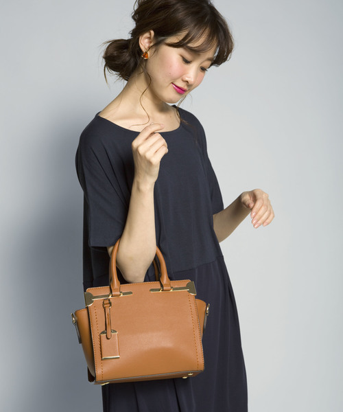 PLAIN CLOTHING（プレーンクロージング）の「メタルパーツハンドバッグ/ショルダーバッグ【PLAIN CLOTHING】（ショルダーバッグ・レディース・グレー/レッド/キャメル/ブラック/アイボリー・FREE）」の16枚目の写真