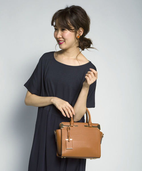 PLAIN CLOTHING（プレーンクロージング）の「メタルパーツハンドバッグ/ショルダーバッグ【PLAIN CLOTHING】（ショルダーバッグ・レディース・グレー/レッド/キャメル/ブラック/アイボリー・FREE）」の17枚目の写真