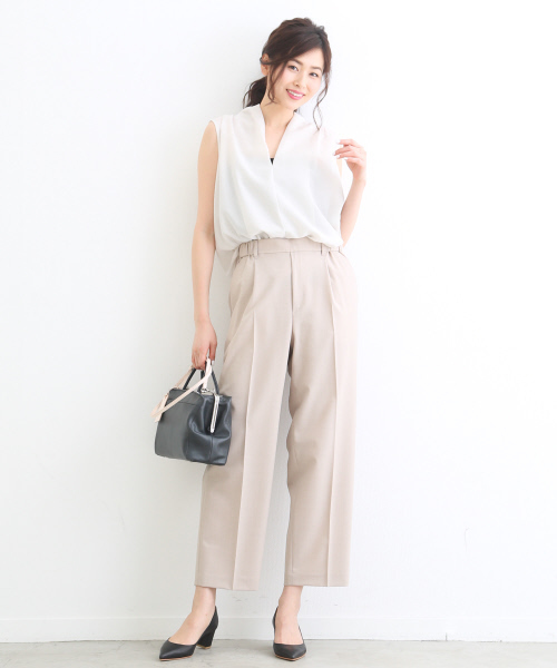 qualite(カリテ)の「Vネックブラウスノースリブ(シャツ/ブラウス・レディース・アイボリー/カーキ/ホワイト/ネイビー・38)」の13枚目の写真