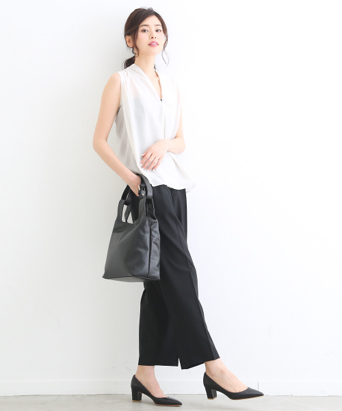 qualite(カリテ)の「Vネックブラウスノースリブ(シャツ/ブラウス・レディース・アイボリー/カーキ/ホワイト/ネイビー・38)」の14枚目の写真