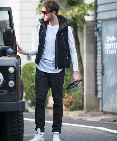 BUFFALO BOBS ブラックダウンベスト フード付き Buffalo Bobs（バッファローボブズ）の「FITZ ROY VEST(フィッツロイ