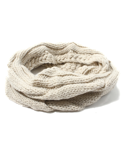 WEGO（ウィゴー）の「ニットスヌード（ストール/ショール・レディース・オフホワイト/ブラック/ダークグレー・FREE）」の2枚目の写真