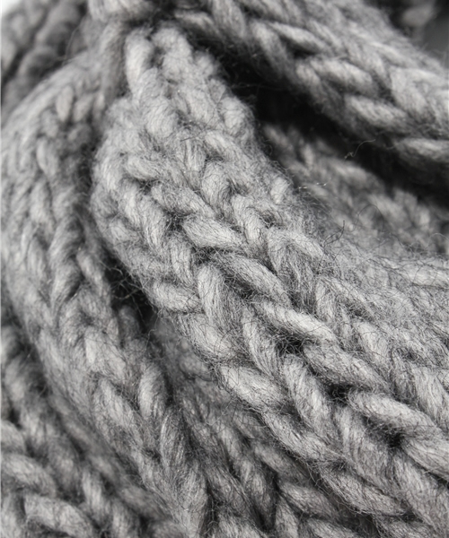 WEGO（ウィゴー）の「ニットスヌード（ストール/ショール・レディース・オフホワイト/ブラック/ダークグレー・FREE）」の4枚目の写真