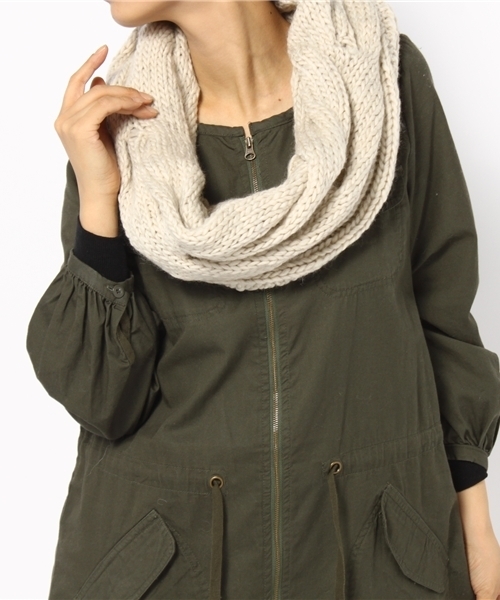 WEGO（ウィゴー）の「ニットスヌード（ストール/ショール・レディース・オフホワイト/ブラック/ダークグレー・FREE）」の5枚目の写真