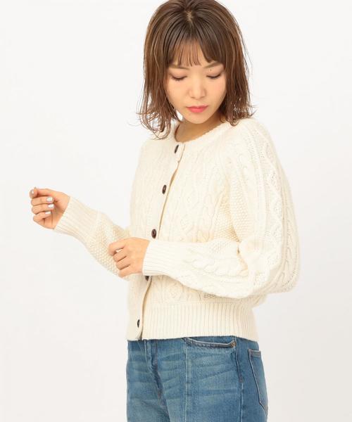 Another Edition（アナザーエディション）の「ケーブルクルーネックカーディガンⅡ（カーディガン/ボレロ・レディース・ホワイト/ベージュ・FREE）」の4枚目の写真