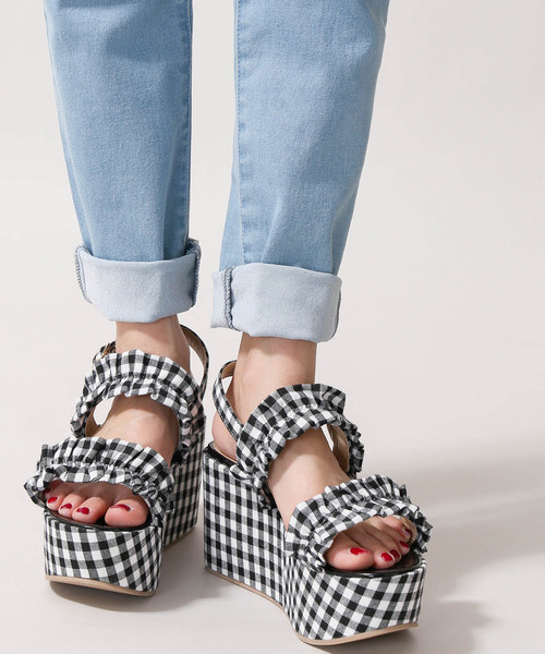 WEGO（ウィゴー）の「WEGO/フリル厚底サンダル（サンダル・レディース・ブラック/その他1/ライトインディゴブルー・LARGE/MEDIUM）」の3枚目の写真