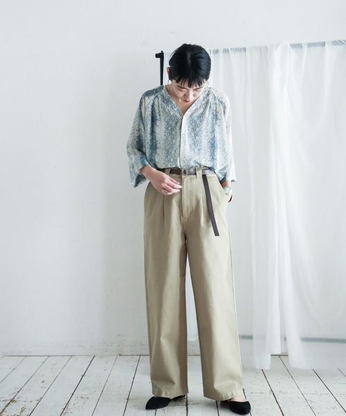 FIL DE FER(フィルデフェール)の「製品染め タックストレートチノパンツ(パンツ)」|ベージュ