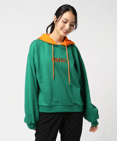 PUNYUS（プニュズ）の「バイカラーロゴパーカー（パーカー・レディース・ブラック/ピンク/グリーン・1/2/4/3）」の3枚目の写真