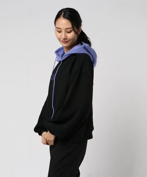 PUNYUS（プニュズ）の「バイカラーロゴパーカー（パーカー・レディース・ブラック/ピンク/グリーン・1/2/4/3）」の4枚目の写真