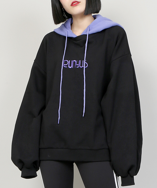 PUNYUS（プニュズ）の「バイカラーロゴパーカー（パーカー・レディース・ブラック/ピンク/グリーン・1/2/4/3）」の2枚目の写真