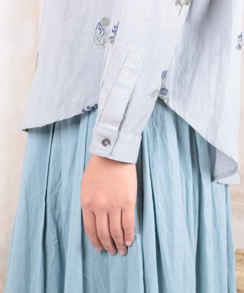 sabstreet my standard(サブストリートマイスタンダード)の「綿麻ボタニカル刺繍ブラウス(シャツ/ブラウス・レディース・ライトグレー/カーキ/ネイビー・15号/9号)」の11枚目の写真