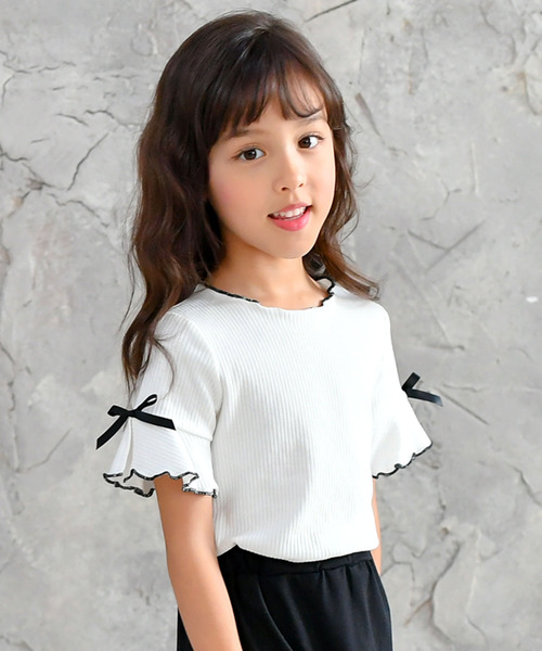 Bee des Bee（ビーデスビー）の「リブ地 半袖トップス（Tシャツ/カットソー・キッズ・イエロー/ホワイト/ブラック/ピンク/ミント/ブラウン/ネイビー/サックスブルー/ブラック系その他/ラベンダー/ライトグレー/アイボリー/ブラウン系その他/レッド系/パープル・100cm/110cm/120cm/130cm/140cm/150cm）」の2枚目の写真