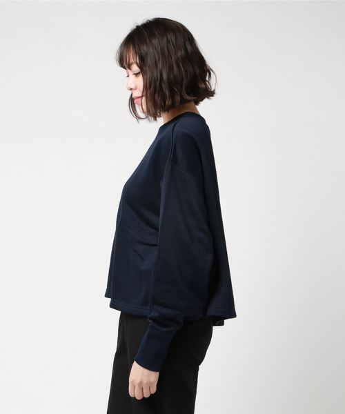 ALLUMER（アリュメール）の「クルーネックショートスウェット（スウェット・レディース・ホワイト/ベージュ/ネイビー・1）」の5枚目の写真