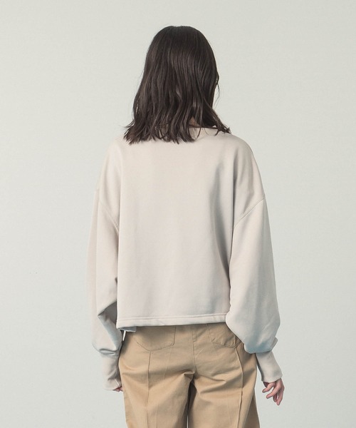 ALLUMER（アリュメール）の「クルーネックショートスウェット（スウェット・レディース・ホワイト/ベージュ/ネイビー・1）」の8枚目の写真