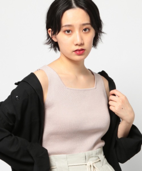 PAGEBOY(ページボーイ)の「2WAYメニーボタンノースリニット(タンクトップ・レディース・ブラック/オフホワイト/グレイッシュベージュ・FREE)」の1枚目の写真