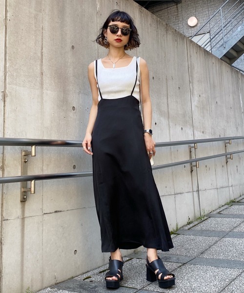 PAGEBOY(ページボーイ)の「2WAYメニーボタンノースリニット(タンクトップ・レディース・ブラック/オフホワイト/グレイッシュベージュ・FREE)」の18枚目の写真