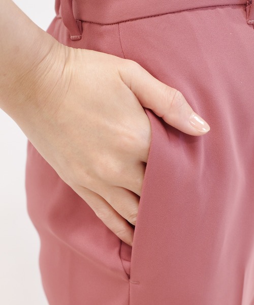 DouDou（ドゥドゥ）の「Wサテンストレートセンプレパンツ（その他パンツ・レディース・ブラック/ピンク/グリーン系その他・38/36）」の9枚目の写真