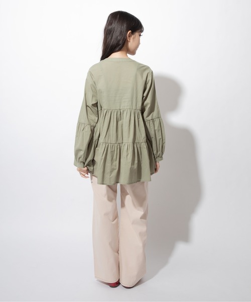 Mysa&Liina(ミーサリーナ)の「バンドカラーティアードブラウス(シャツ/ブラウス・レディース・ブラウン/ベージュ/カーキ/オフホワイト/ピンクベージュ・M)」の9枚目の写真