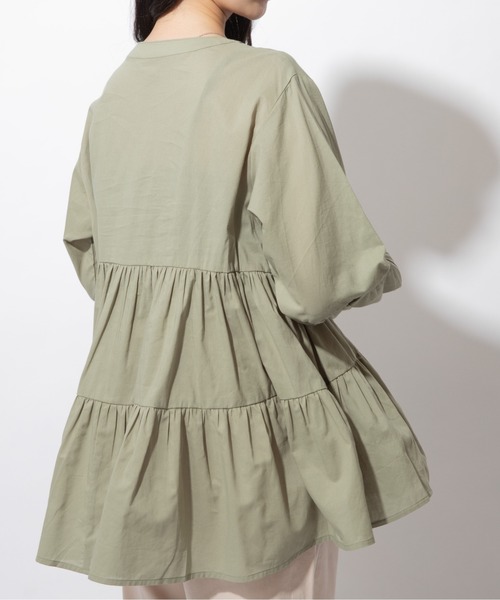 Mysa&Liina(ミーサリーナ)の「バンドカラーティアードブラウス(シャツ/ブラウス・レディース・ブラウン/ベージュ/カーキ/オフホワイト/ピンクベージュ・M)」の6枚目の写真